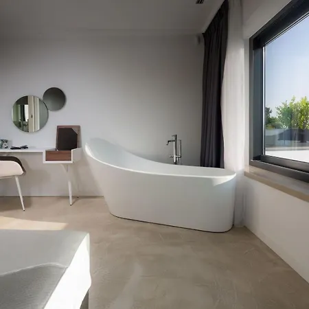 Vila Lucy For 12 People Near Medulin With Heated Indoor Pool & Just 400 Meters From The Banjole