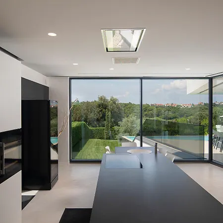 Vila Lucy For 12 People Near Medulin With Heated Indoor Pool & Just 400 Meters From The Banjole