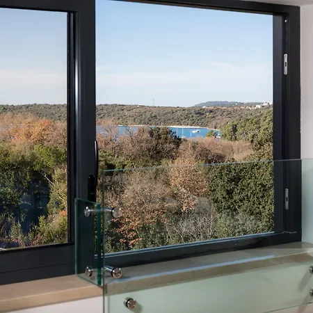 Lucy For 12 People Near Medulin With Heated Indoor Pool & Just 400 Meters From The Banjole