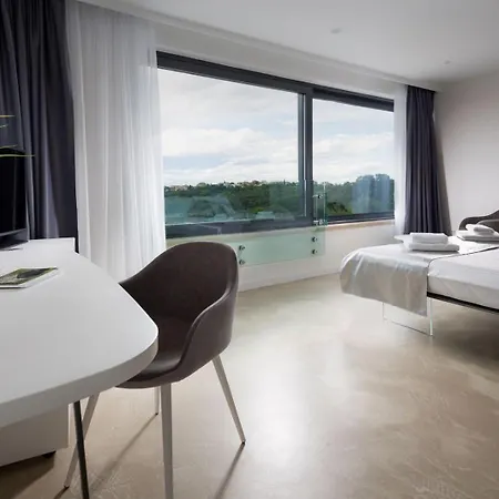 Lucy For 12 People Near Medulin With Heated Indoor Pool & Just 400 Meters From The