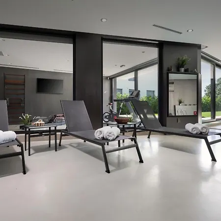 Lucy For 12 People Near Medulin With Heated Indoor Pool & Just 400 Meters From The *