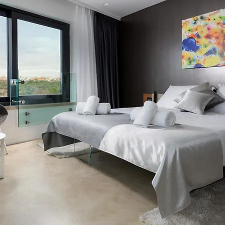 Lucy For 12 People Near Medulin With Heated Indoor Pool & Just 400 Meters From The * Banjole