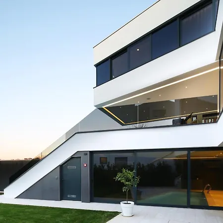 Villa Lucy For 12 People Near Medulin With Heated Indoor Pool & Just 400 Meters From The