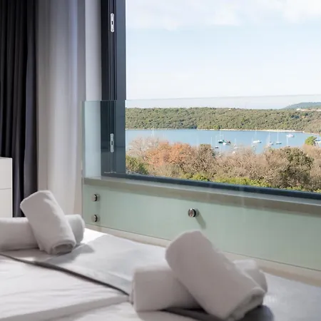 Villa Lucy For 12 People Near Medulin With Heated Indoor Pool & Just 400 Meters From The *