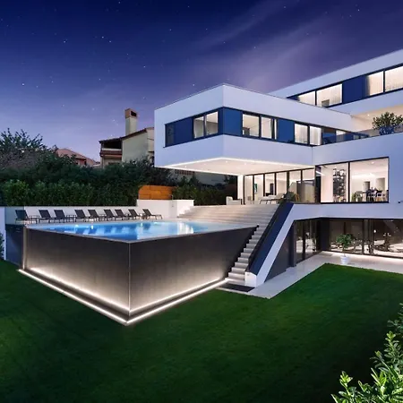Villa Lucy For 12 People Near Medulin With Heated Indoor Pool & Just 400 Meters From The