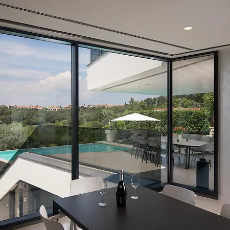 Villa Lucy For 12 People Near Medulin With Heated Indoor Pool & Just 400 Meters From The Banjole
