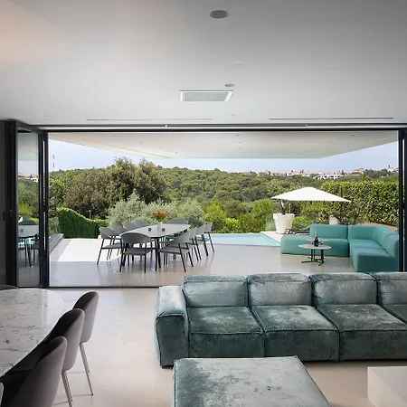 Vila Lucy For 12 People Near Medulin With Heated Indoor Pool & Just 400 Meters From The *