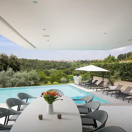 Lucy For 12 People Near Medulin With Heated Indoor Pool & Just 400 Meters From The